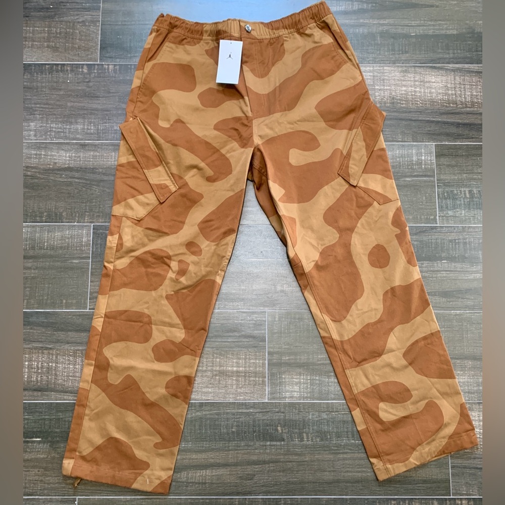 NEW Jordan Essentials Chicago Men's XL Camo Trousers - Ale Brown (FD7455-270)